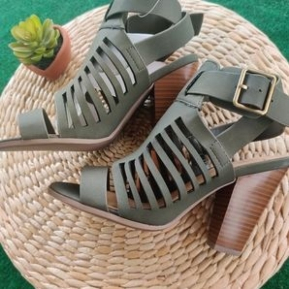 Heart In D GREEN D block High Heel PEEP Toe ankle strap Shoe  WOMEN Size  9